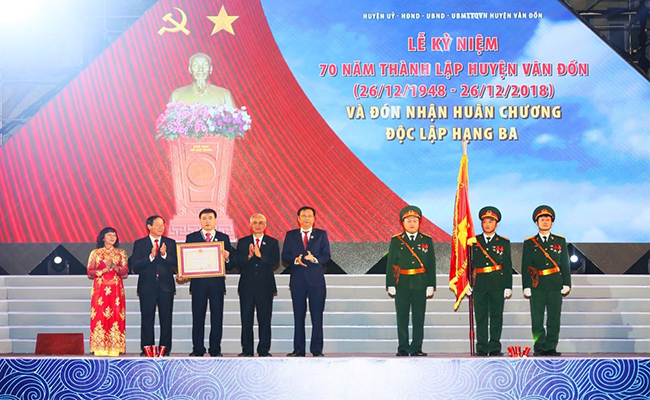 Vân Đồn phấn đấu trở thành cực tăng trưởng mới của Vùng kinh tế trọng điểm Bắc Bộ ảnh 1 Vân Đồn phấn đấu trở thành cực tăng trưởng mới của Vùng kinh tế trọng điểm Bắc Bộ ảnh 1