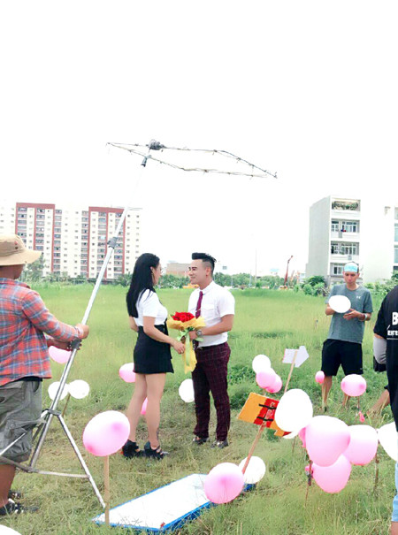 Ca sĩ Anh Trường hạnh phúc bên "bà ngoại hot girl" Hương Bella ảnh 5 Ca sĩ Anh Trường hạnh phúc bên "bà ngoại hot girl" Hương Bella ảnh 5