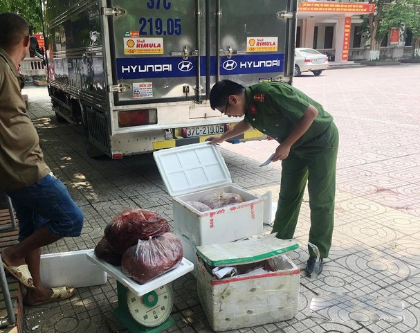 Bắt giữ gần 100kg nội tạng không rõ nguồn gốc chuẩn bị lên bàn nhậu ảnh 1