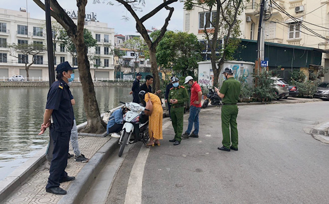 Xử phạt thêm 3 trường hợp không đeo khẩu trang khi ra đường ảnh 1 Xử phạt thêm 3 trường hợp không đeo khẩu trang khi ra đường ảnh 1