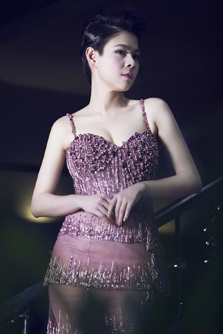 Thanh Thảo diện đầm kiêu sa khoe vòng 1 gợi cảm ảnh 5