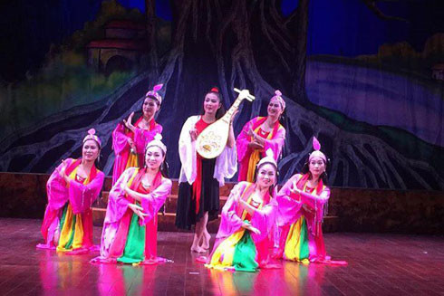 Tuồng Việt "chơi sang" dựng kịch xuất ngoại ảnh 1