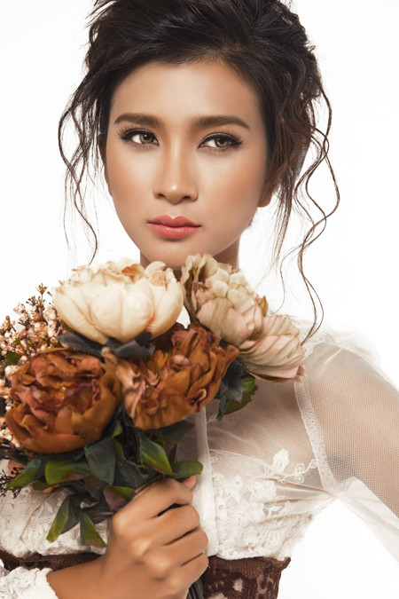 Kim Tuyến khoe nhan sắc gợi cảm như nàng công chúa trong cổ tích ảnh 2