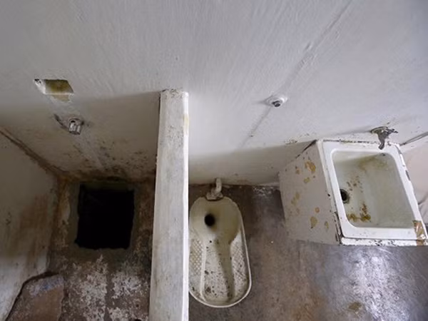 Cận cảnh đường hầm vượt ngục của "bố già" El Chapo khét tiếng ảnh 2