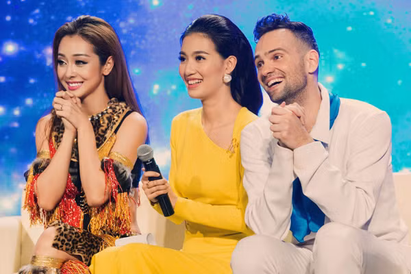 Jennifer Phạm "ghi điểm" bằng những cú lắc hông gợi cảm ảnh 11