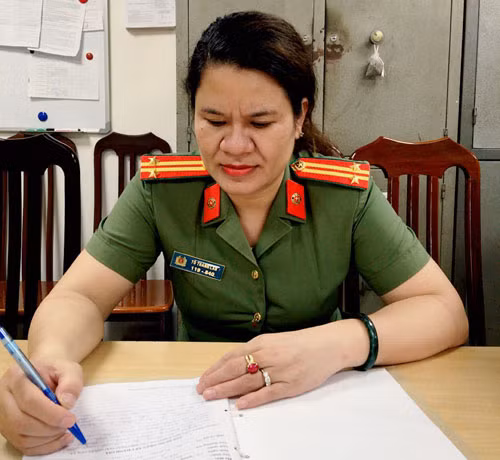 Noi gương cha, truyền cho con tình yêu Tổ quốc ảnh 1