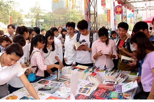 Vì sao nhà văn Việt Nam không có tiểu thuyết hay? ảnh 1