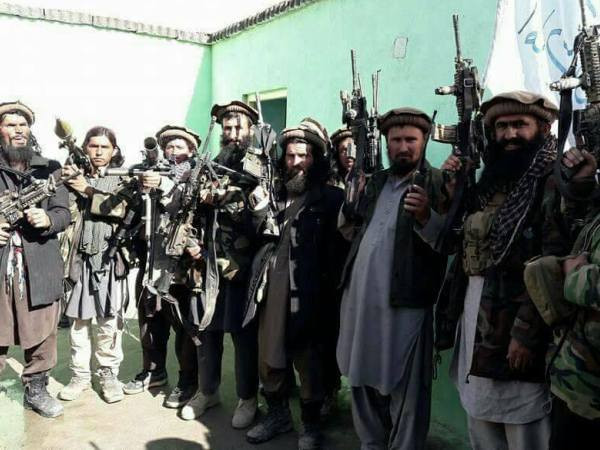 Taliban tuyên bố bắn hạ "Pháo đài bay" B-52 của Mỹ ảnh 1