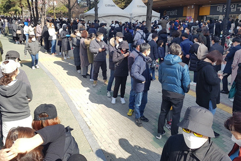 Hàn Quốc chạy đua với thời gian để ngăn chặn dịch Covid-19 ảnh 1