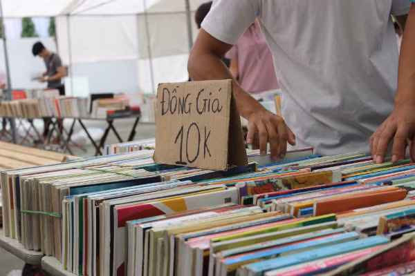 Nhộn nhịp không gian sách cũ tháng 8 ảnh 3 Nhộn nhịp không gian sách cũ tháng 8 ảnh 3