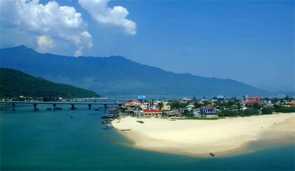 Du lịch Hà Nội chia sẻ khó khăn với miền Trung ảnh 1