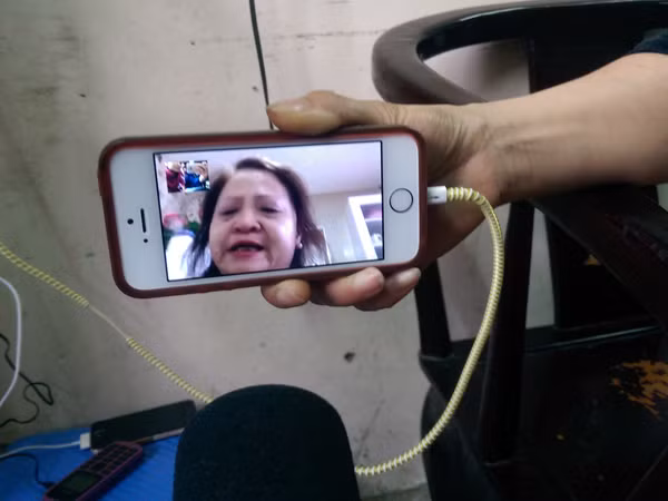 Người con gái bị trao nhầm mẹ 42 năm: "Tôi linh cảm sẽ tìm lại được cha mẹ đẻ của mình" ảnh 2