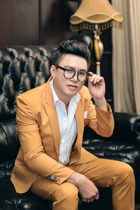 "Phù thuỷ" Tommy Nguyễn hoá thân thành mẫu nam hút mắt ảnh 6