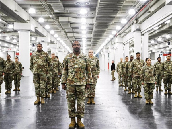 Số lượng binh sĩ Mỹ nhiễm Covid-19 tăng đột biến ảnh 1