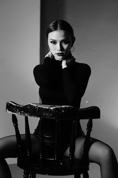 Thu Thủy khoe thân hình bốc lửa trong MV mới ảnh 5