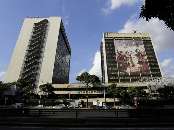 Điện Kremlin nói gì về các lệnh trừng phạt của Mỹ với Tập đoàn Dầu khí quốc gia Venezuela ảnh 1