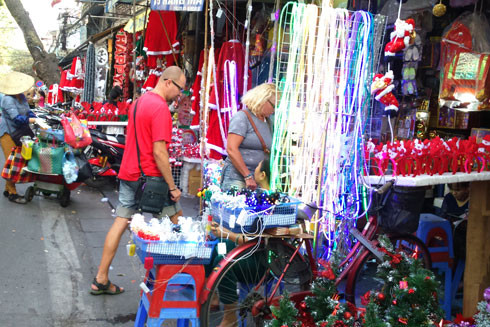 Phố Hàng Mã: Rực rỡ sắc màu mùa Giáng sinh ảnh 10