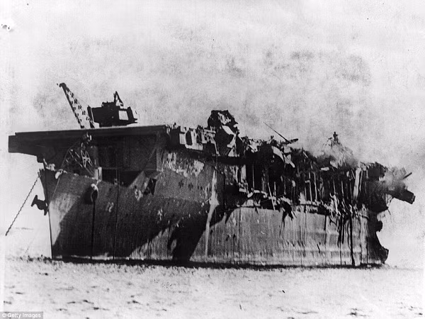 Tàu sân bay Mỹ nguyên vẹn dưới đáy biển sau hơn 6 thập kỷ ảnh 4