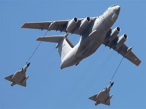 Nga chuẩn bị bán máy bay tiếp nhiên liệu cho Ấn Độ ảnh 1