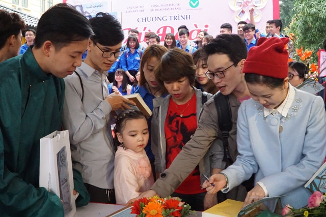 Trải nghiệm không khí Tết quê tại Phố sách Hà Nội ảnh 3