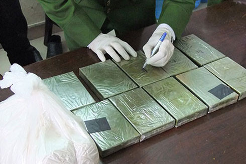 10 bánh heroin trên chiếc xe Limousine VIP ảnh 1