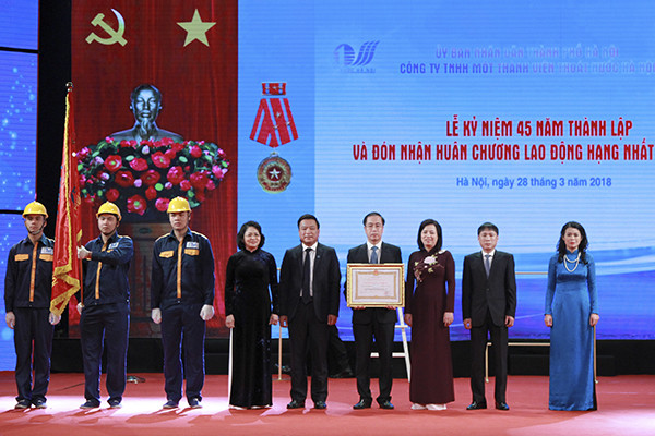 Công ty Thoát nước Hà Nội đón Huân chương Lao động hạng Nhất lần hai ảnh 1
