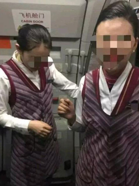 Hành khách hắt nước vào người tiếp viên ảnh 1