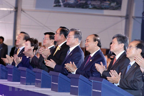 Thủ tướng Nguyễn Xuân Phúc đến Busan, bắt đầu chương trình tham dự Hội nghị cấp cao ASEAN-Hàn Quốc ảnh 3