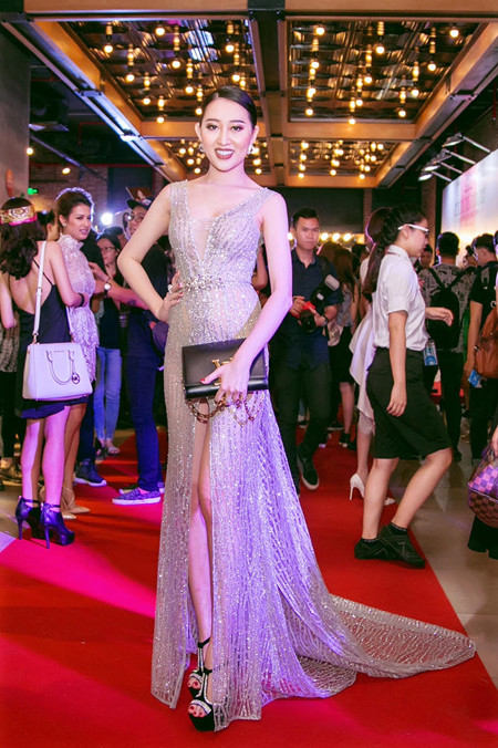 Hoa hậu Huỳnh Thuý Anh diện đầm xuyên thấu tái xuất quyến rũ ảnh 1