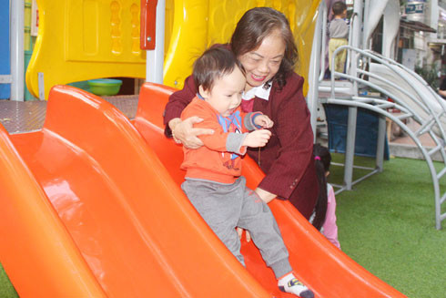 Người phụ nữ "chiến đấu" giành lại không gian vui chơi cho con trẻ ảnh 2