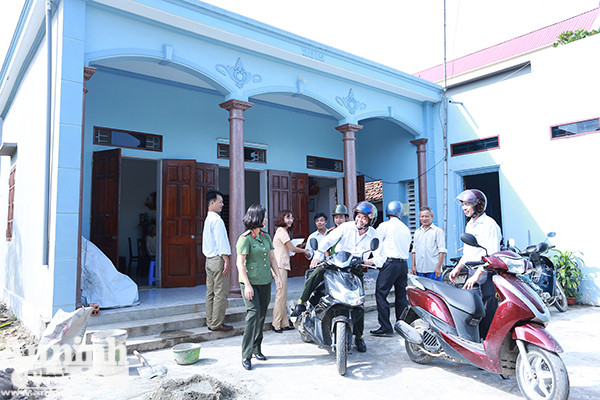 Hội phụ nữ Cụm thi đua số 7: Thăm hỏi, tặng quà thân nhân gia đình liệt sỹ ảnh 2