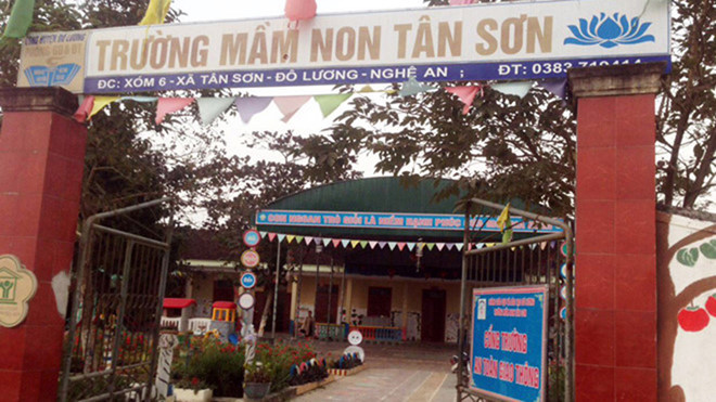 Bé 3 tuổi tử vong ở trường mầm non là do vướng dây rút cổ áo vào cầu trượt ảnh 1 Bé 3 tuổi tử vong ở trường mầm non là do vướng dây rút cổ áo vào cầu trượt ảnh 1