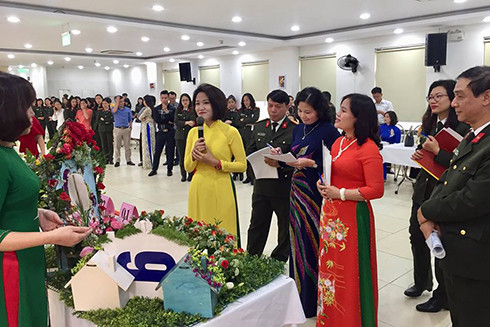 Mái ấm gia đình, nơi "bão dừng sau cánh cửa" ảnh 2