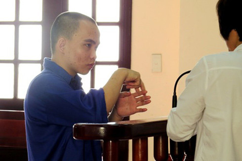 Phiên dịch viên đặc biệt khi lấy lời khai đối tượng câm điếc bẩm sinh phạm tội ảnh 2