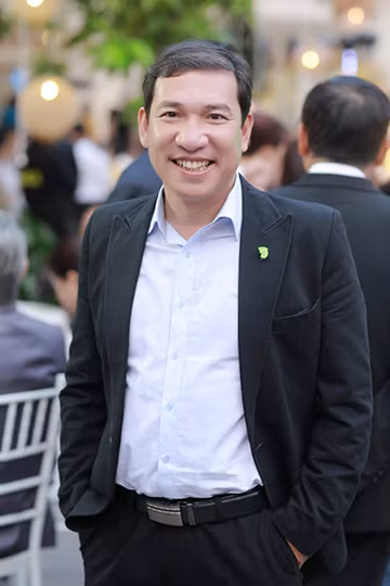 MC Thành Trung rạng rỡ đón dâu bằng xe sang Maybach ảnh 8