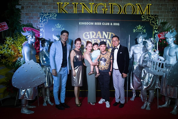 Đàm Vĩnh Hưng mừng nhạc sĩ Nguyễn Hồng Thuận lên chức "ông chủ" ảnh 2 Đàm Vĩnh Hưng mừng nhạc sĩ Nguyễn Hồng Thuận lên chức "ông chủ" ảnh 2