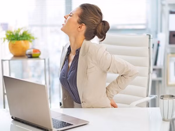 Giải mã thói quen dễ gây đau lưng ảnh 1