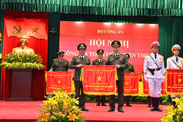 Quyết tâm tạo chuyển biến mạnh mẽ, xây dựng lực lượng CAND trong sạch, liêm chính ảnh 2