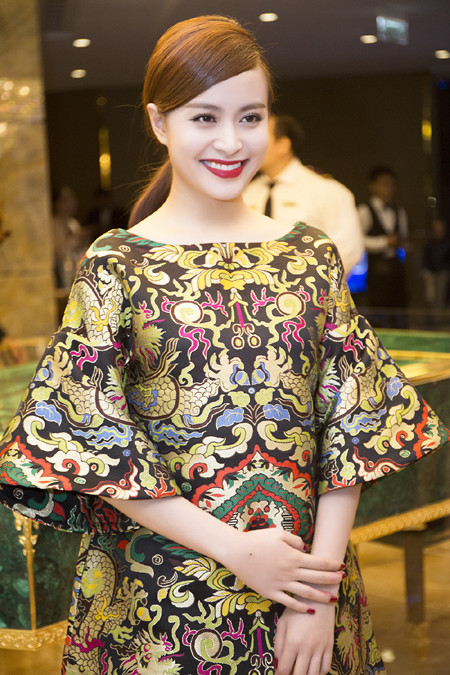 Mê mẩn với vẻ đẹp rạng ngời của Hoàng Thuỳ Linh ảnh 7