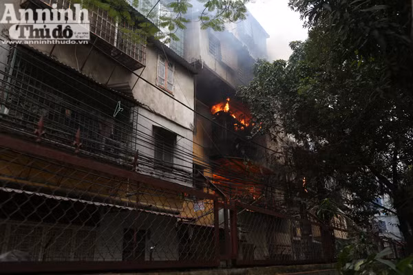 Cháy tại khu tập thể Viện Năng lượng (Đống Đa) ảnh 1