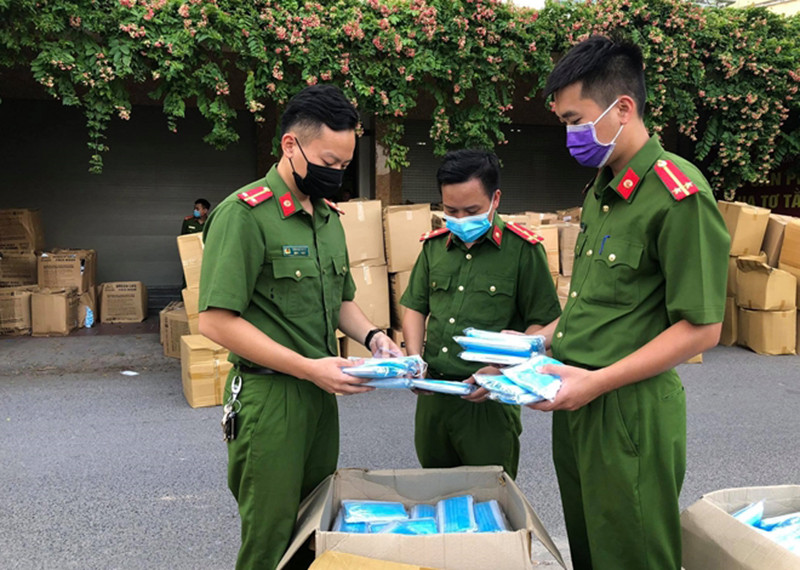 Phát hiện, thu giữ hơn 800.000 khẩu trang không rõ nguồn gốc ảnh 1