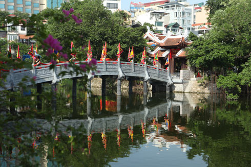 Hồ Trúc Bạch - năm tháng những dấu tích lịch sử ảnh 1