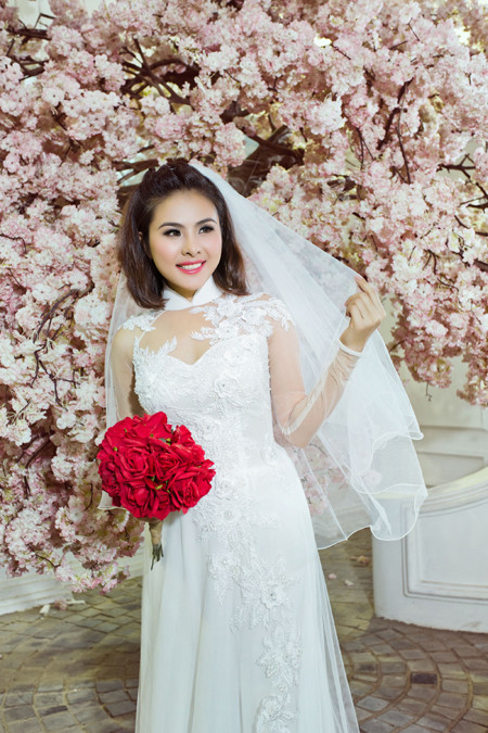 Vân Trang "gợi ý" những mẫu áo dài lộng lẫy chuẩn bị cho mùa cưới ảnh 12