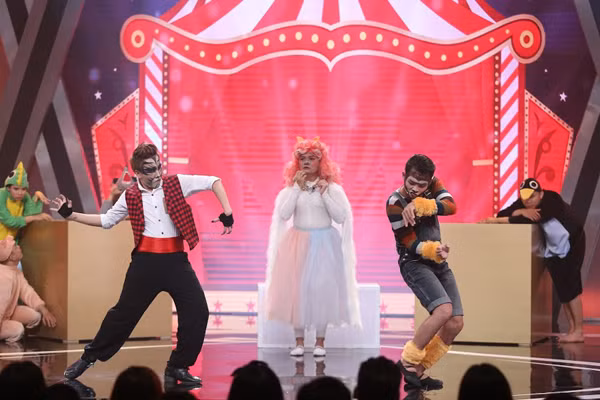 "Người đẹp dao kéo" Kelly Nguyễn lần đầu diễn hài cùng Trịnh Tú Trung ảnh 5