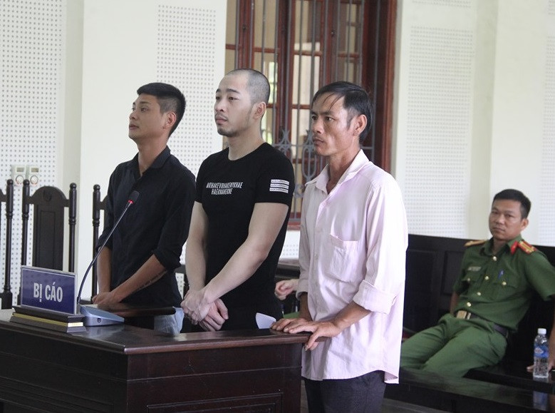 Mang xe tải đi vứt gần 500 kg ma túy đá, 3 đối tượng lĩnh án ảnh 1