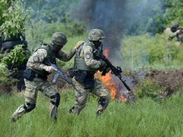 Kiev và lực lượng dân quân Donbass tố nhau vi phạm lệnh ngừng bắn ảnh 1