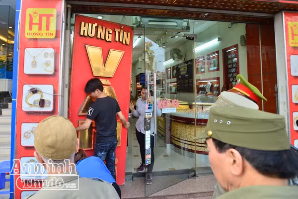 Hà Nội: Nhiều hộ dân tự phá dỡ phần lấn chiếm vỉa hè ảnh 5