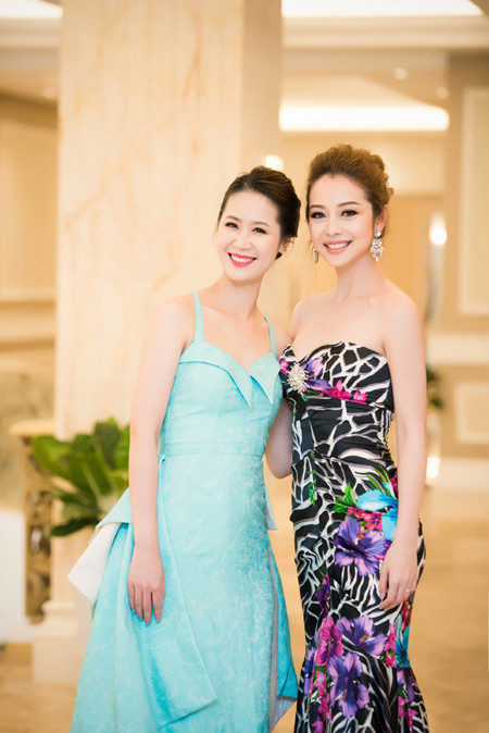Dương Thuỳ Linh vai trần quyến rũ, đọ sắc Hoa hậu Jennifer Phạm ảnh 8