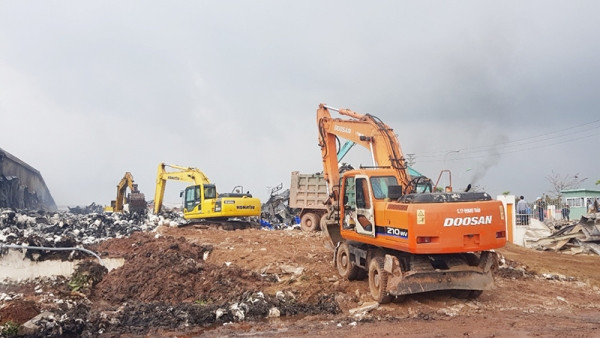 Hình ảnh tan hoang kho chứa sợi bông sau 1 ngày bị lửa hoành hành ảnh 7