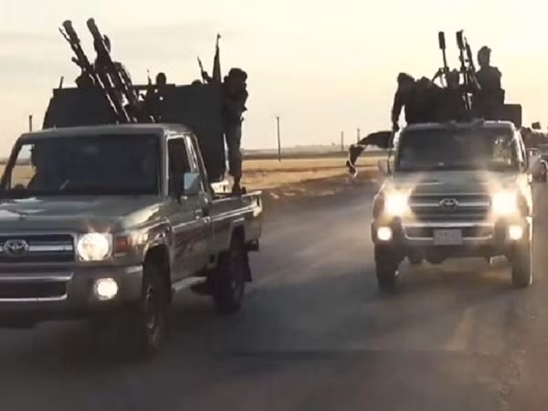 Syria: IS nhận hàng nghìn xe bán tải Toyota từ các các quốc gia Ả Rập ảnh 1 Syria: IS nhận hàng nghìn xe bán tải Toyota từ các các quốc gia Ả Rập ảnh 1
